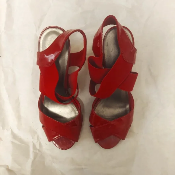 Red Wedge Platform Heeled Shoe - Picture 4 of 7